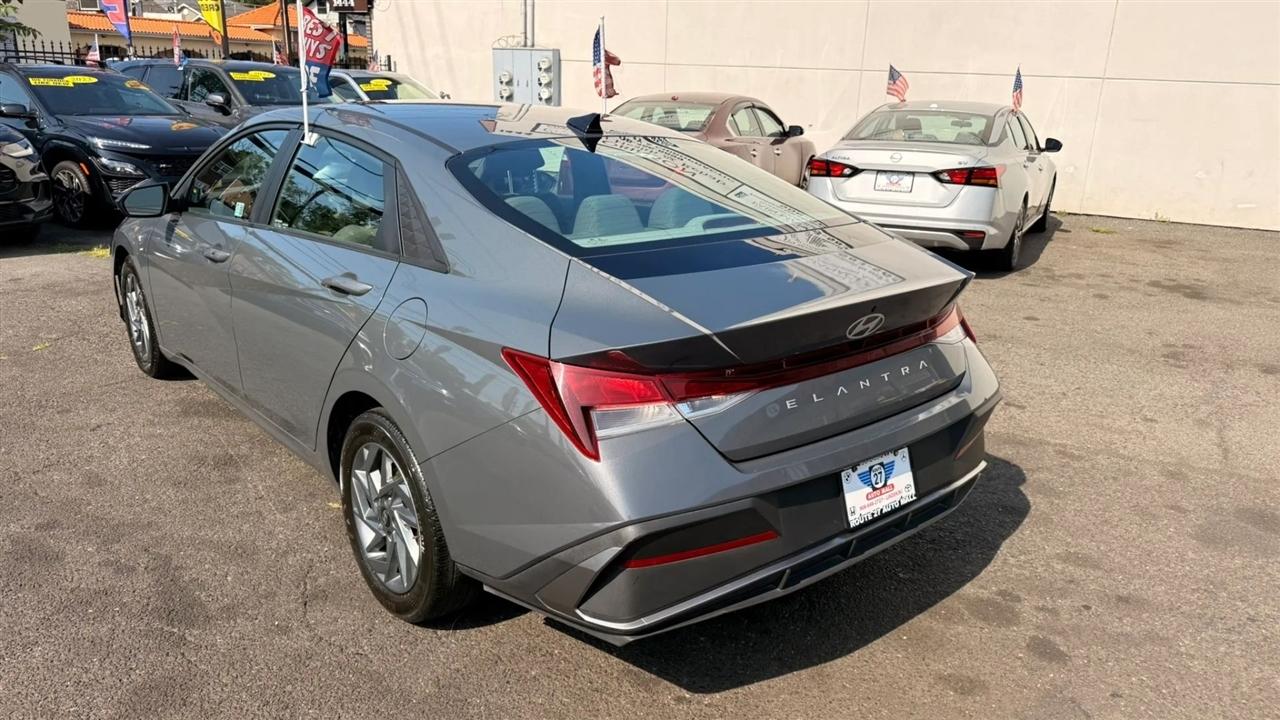 Hyundai Elantra SEL 2024