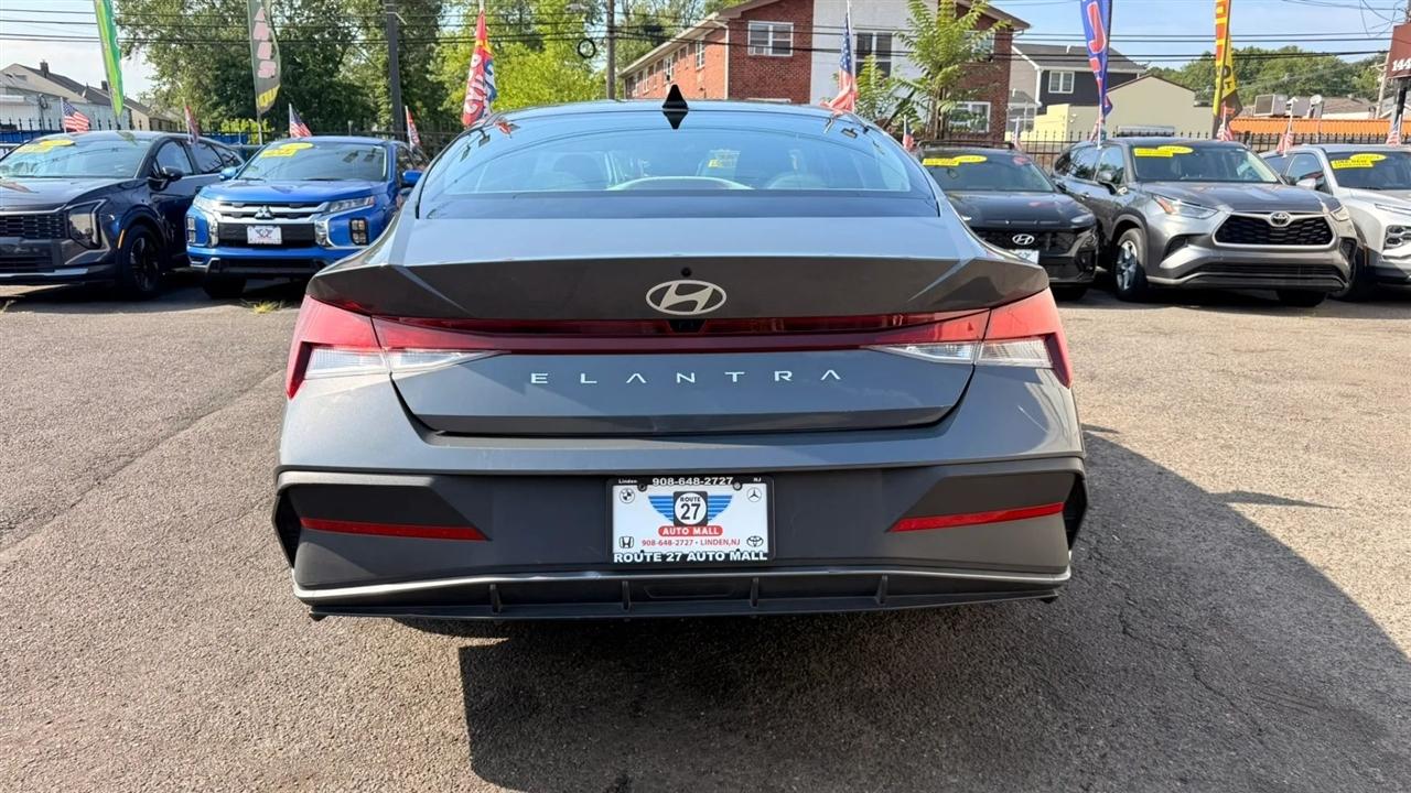 Hyundai Elantra SEL 2024