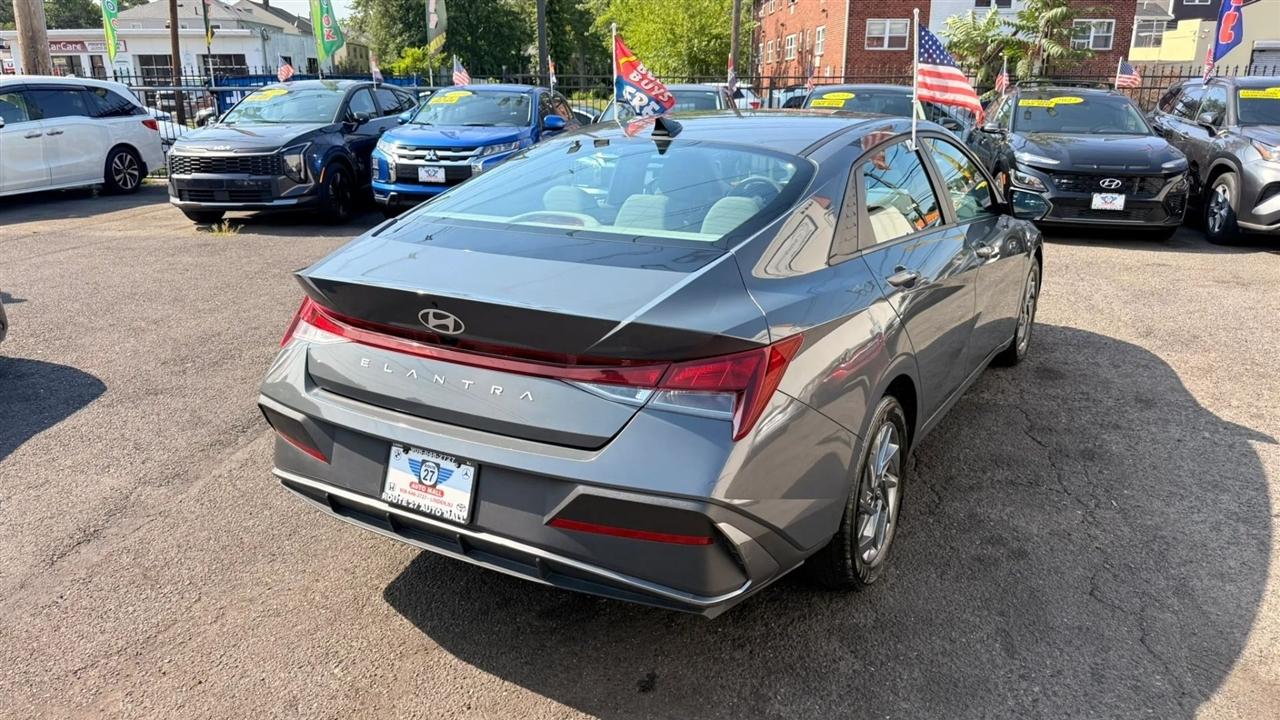 Hyundai Elantra SEL 2024