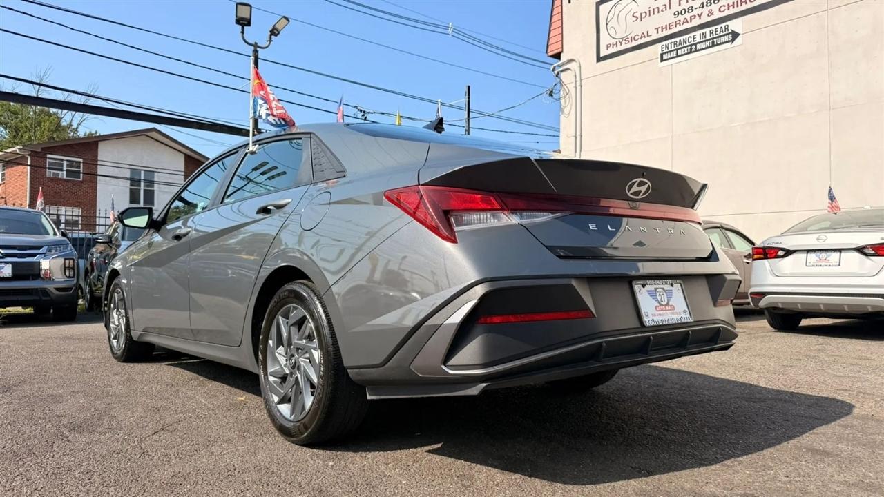 Hyundai Elantra SEL 2024