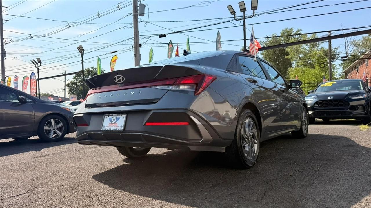 Hyundai Elantra SEL 2024