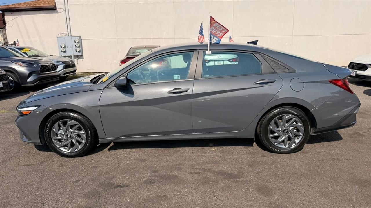 Hyundai Elantra SEL 2024