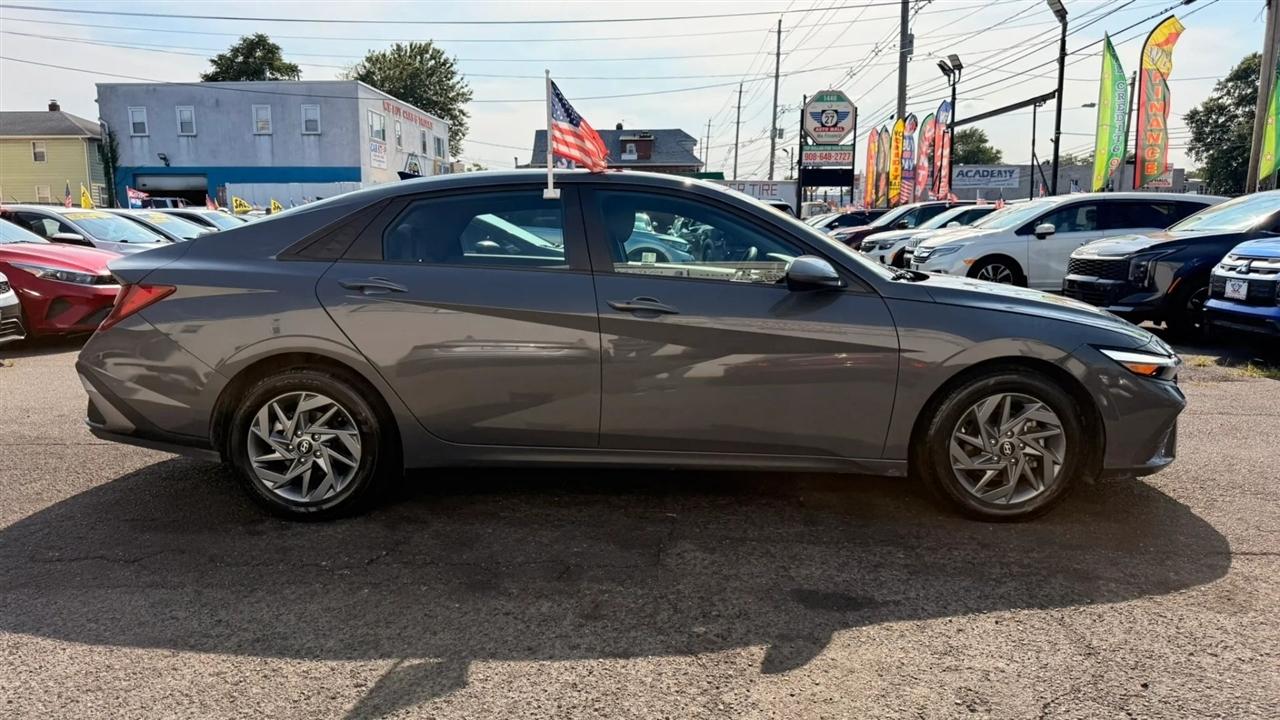 Hyundai Elantra SEL 2024