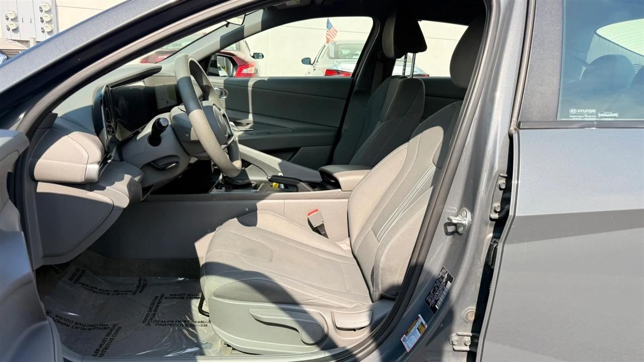 Hyundai Elantra SEL 2024