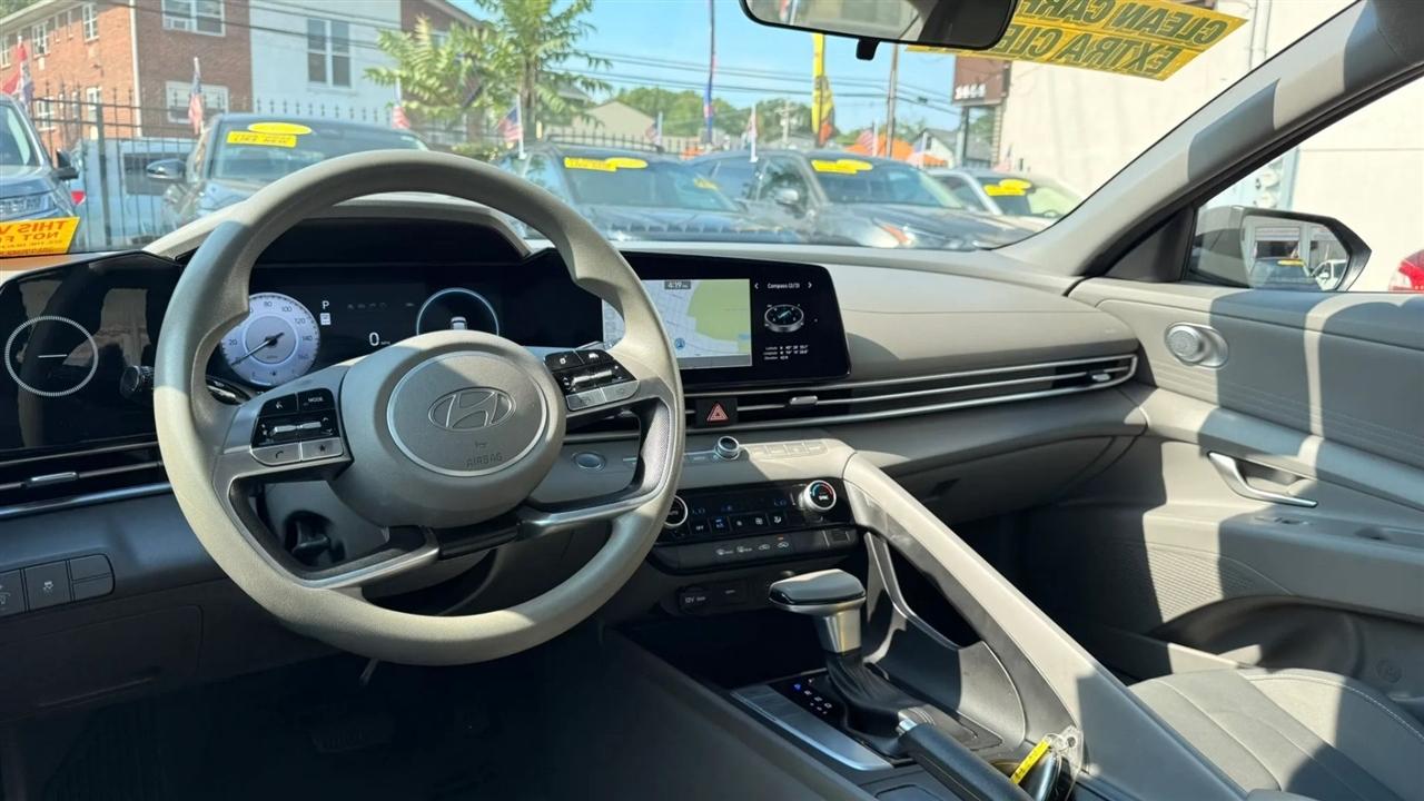 Hyundai Elantra SEL 2024