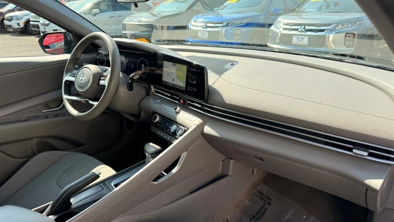 Hyundai Elantra SEL 2024
