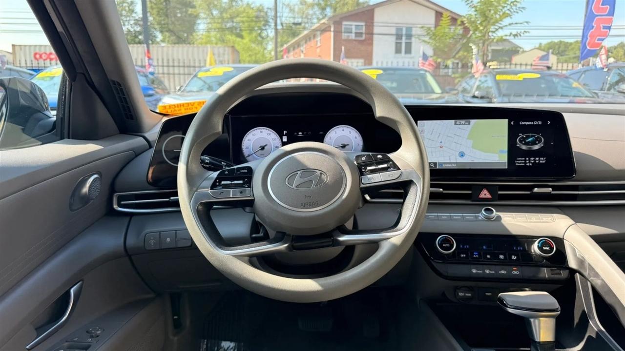 Hyundai Elantra SEL 2024