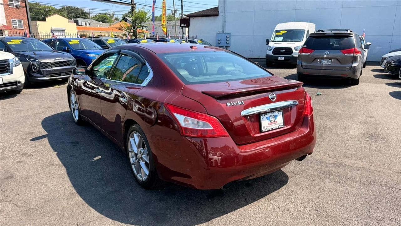 Nissan Maxima SV 2010