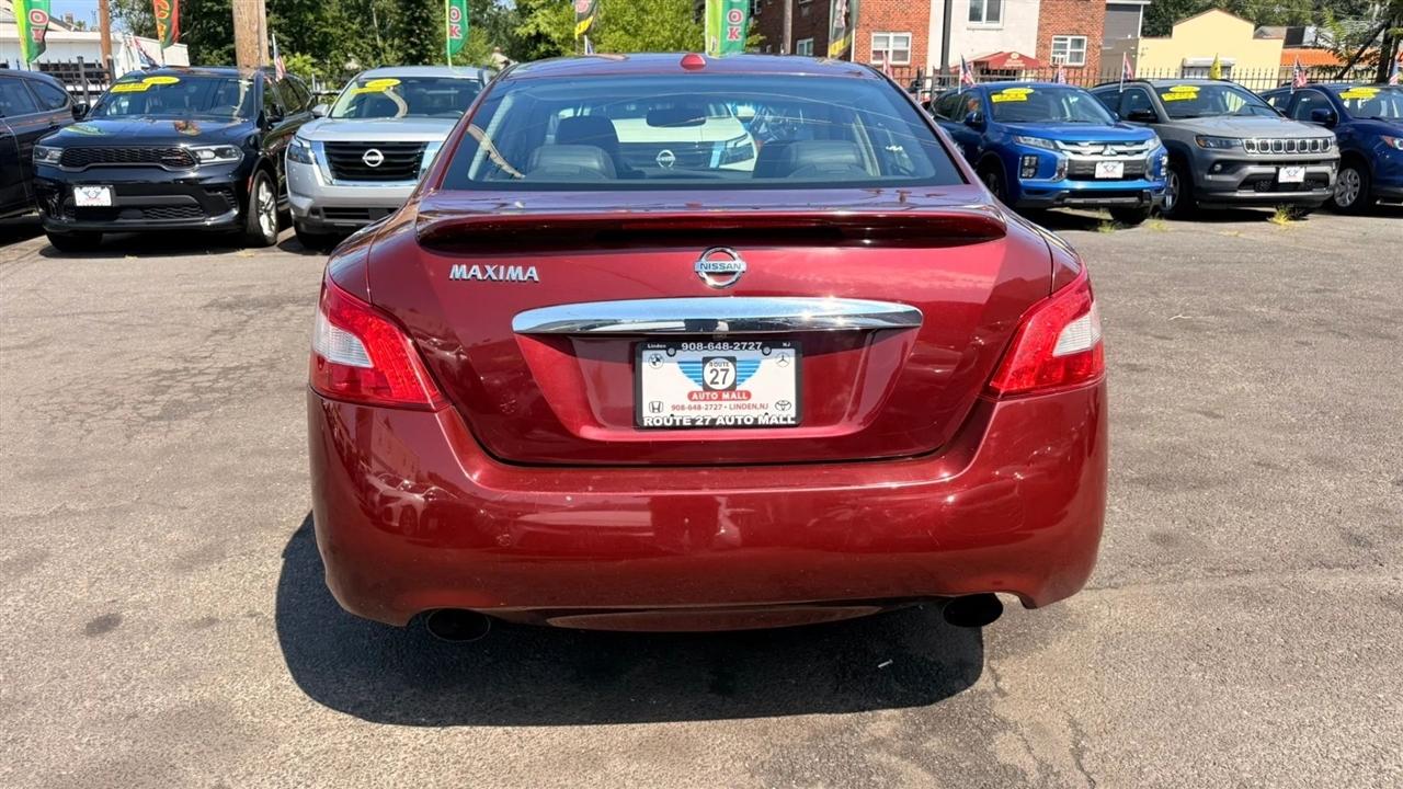 Nissan Maxima SV 2010