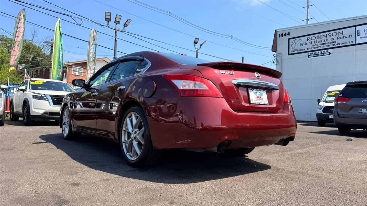 Nissan Maxima SV 2010