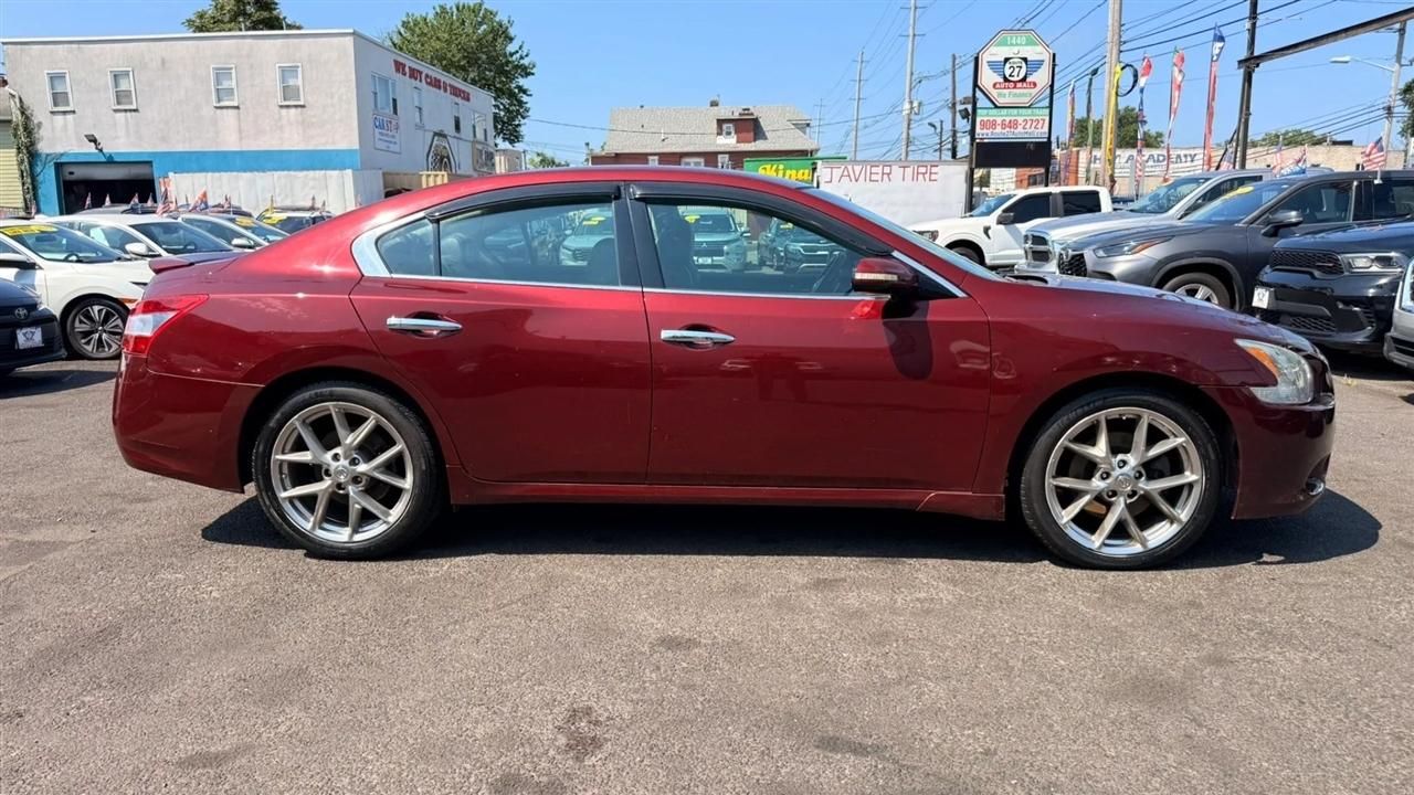 Nissan Maxima SV 2010