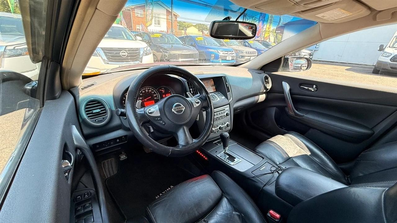 Nissan Maxima SV 2010