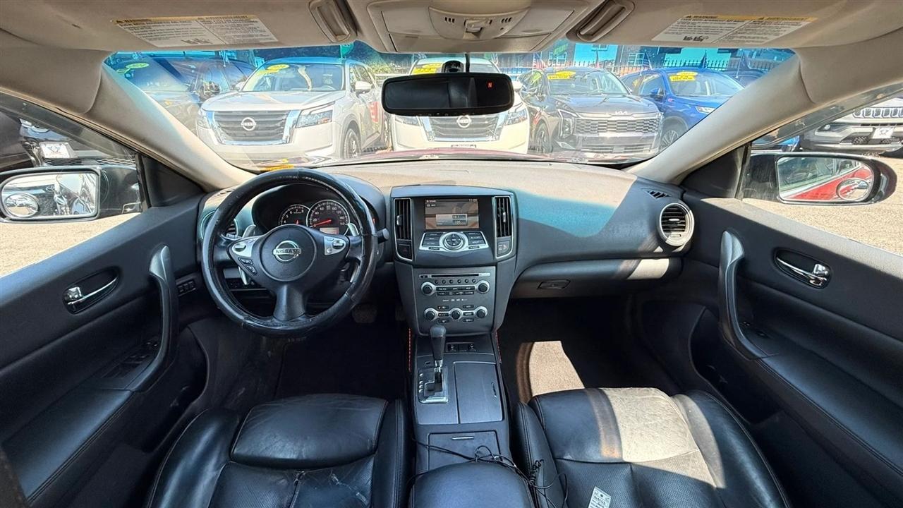 Nissan Maxima SV 2010