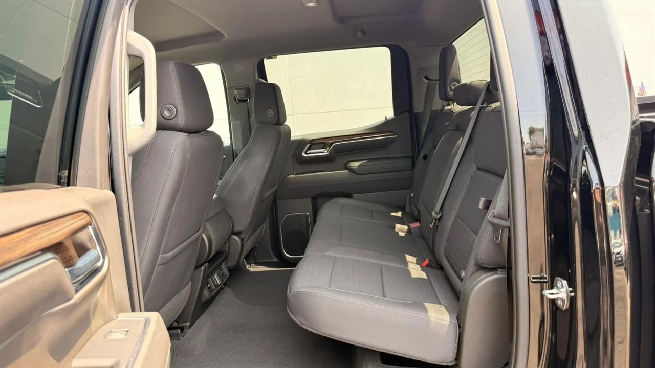 Chevrolet Silverado 1500 LT Crew Cab 4WD 2023