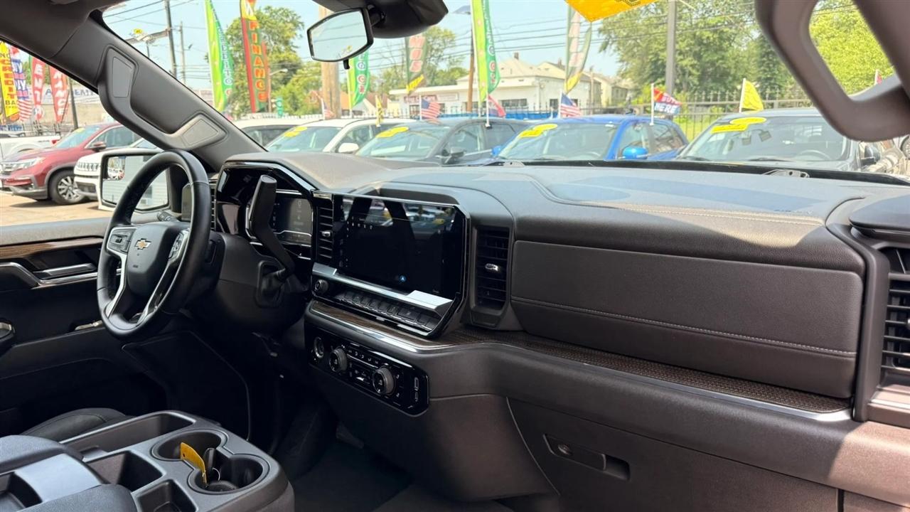 Chevrolet Silverado 1500 LT Crew Cab 4WD 2023