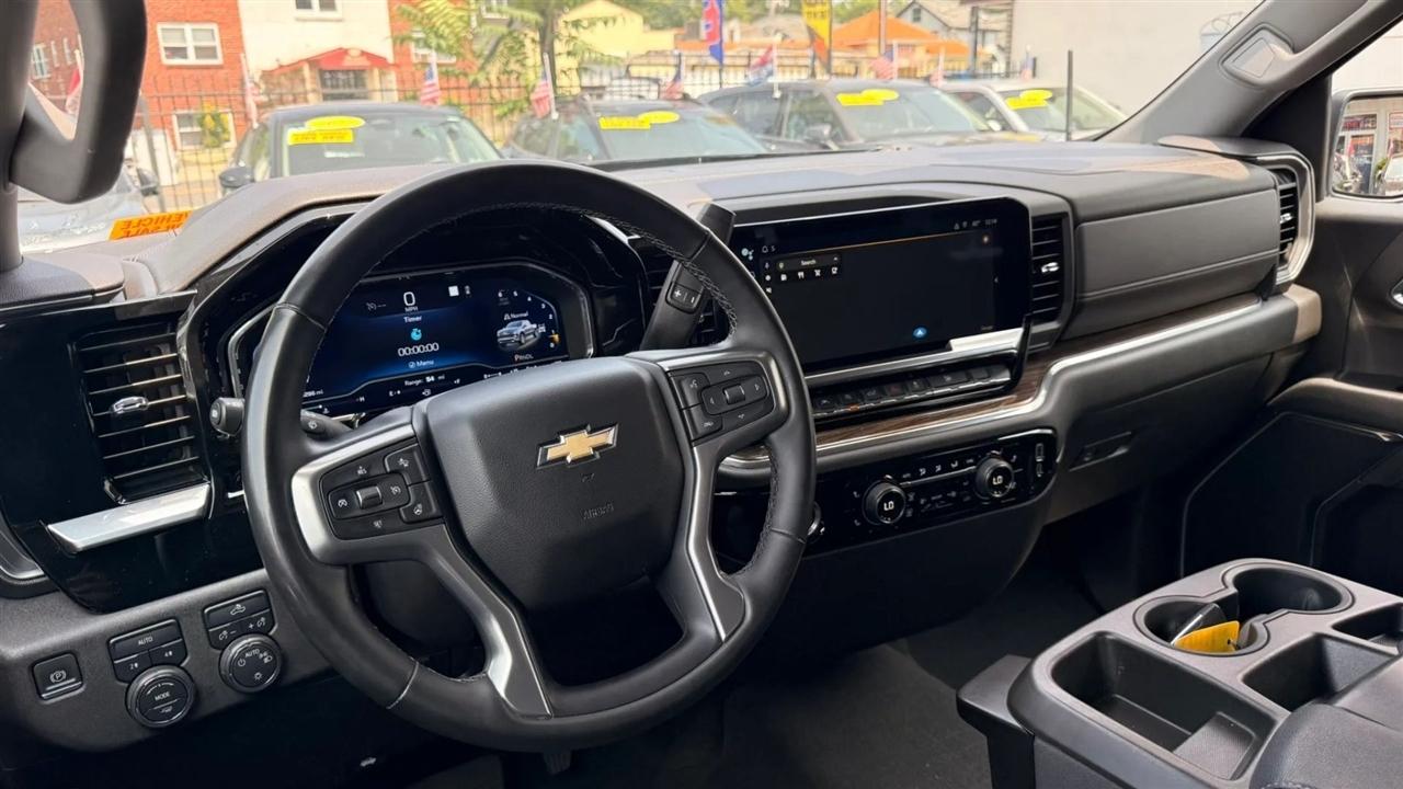 Chevrolet Silverado 1500 LT Crew Cab 4WD 2023