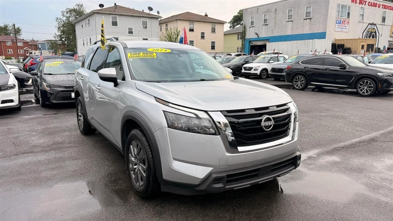 Nissan Pathfinder SV 2024