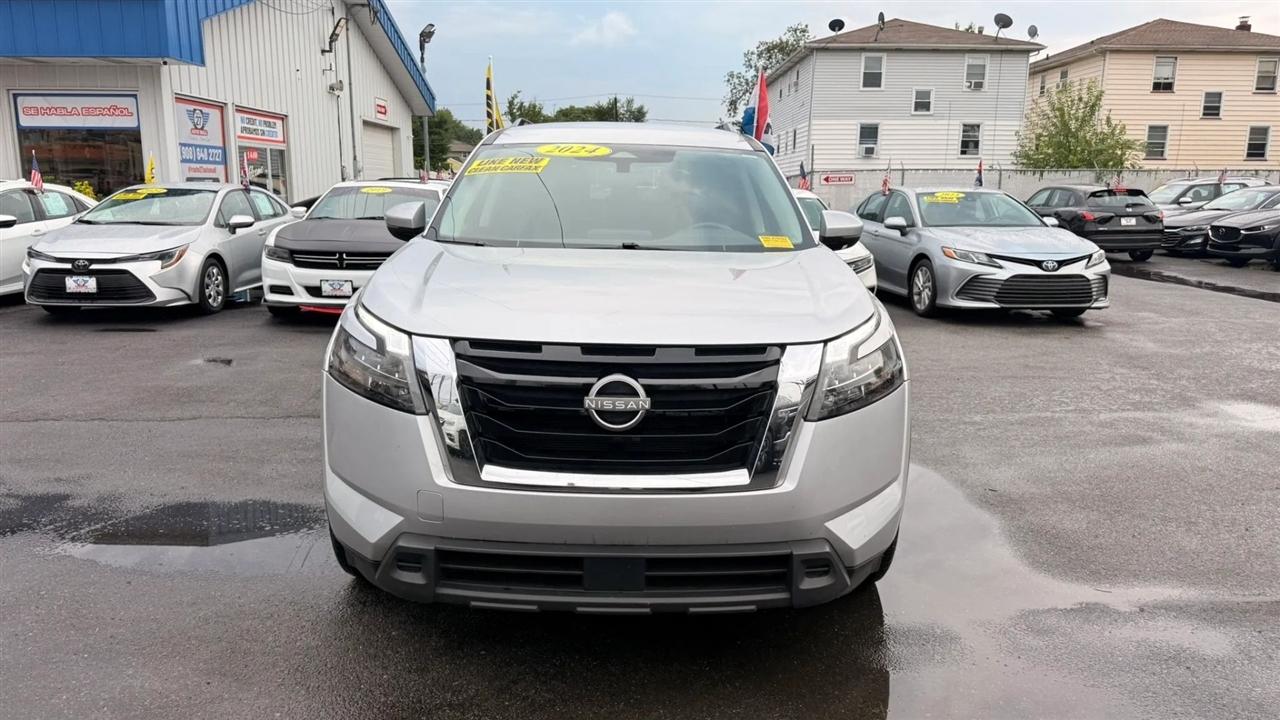 Nissan Pathfinder SV 2024