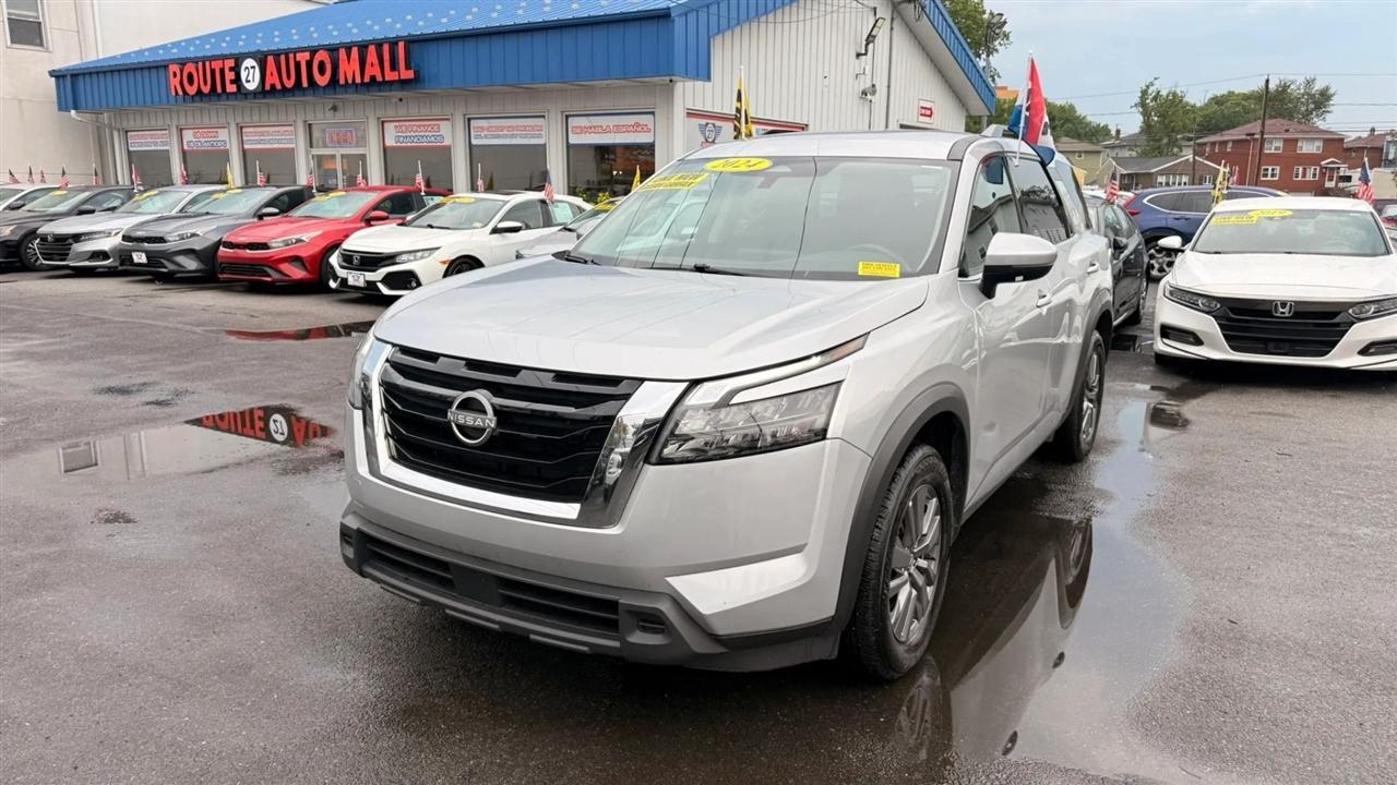 Nissan Pathfinder SV 2024