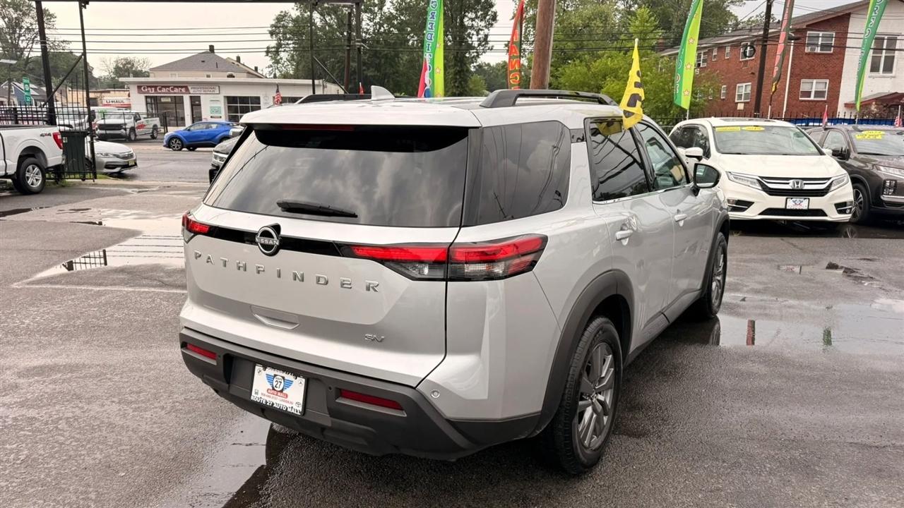 Nissan Pathfinder SV 2024