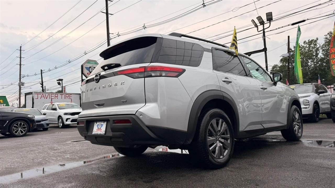 Nissan Pathfinder SV 2024