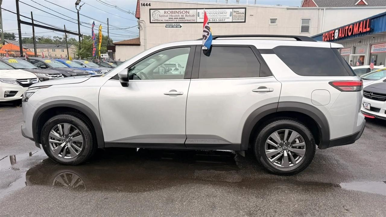 Nissan Pathfinder SV 2024