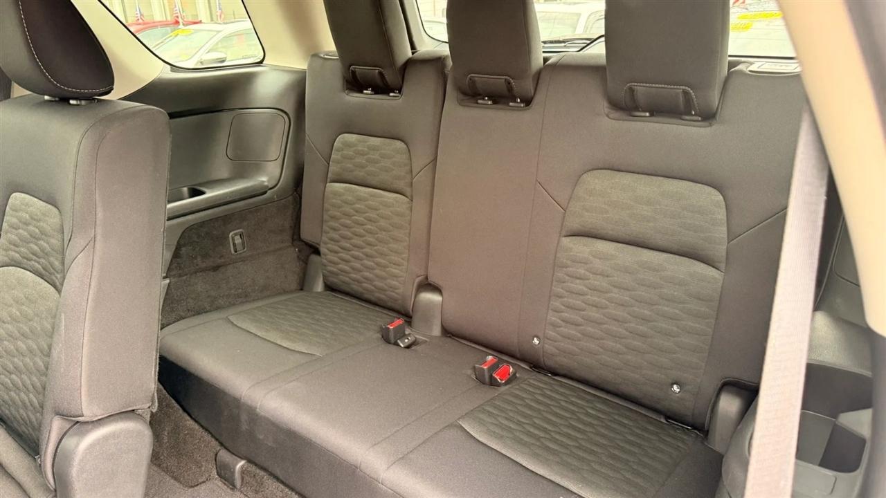 Nissan Pathfinder SV 2024