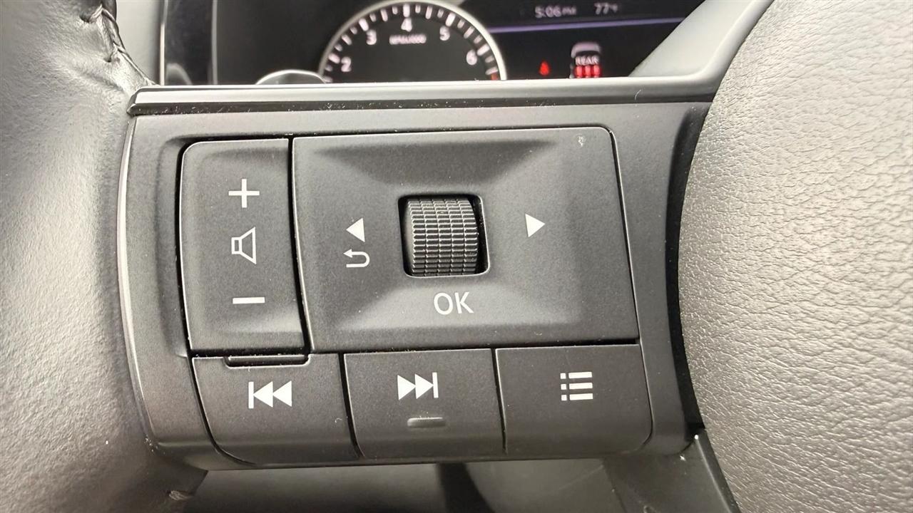 Nissan Pathfinder SV 2024