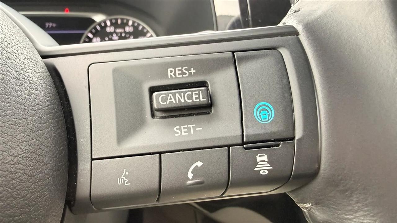 Nissan Pathfinder SV 2024