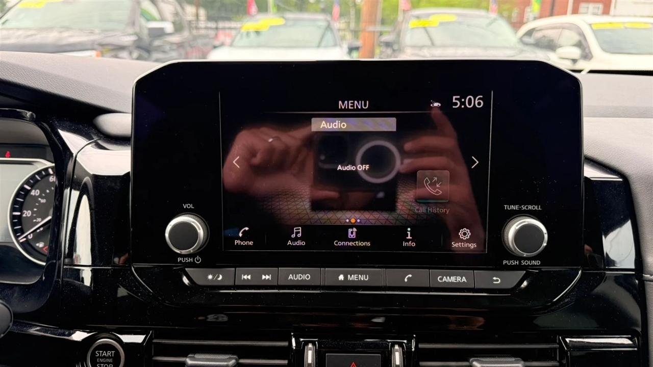 Nissan Pathfinder SV 2024