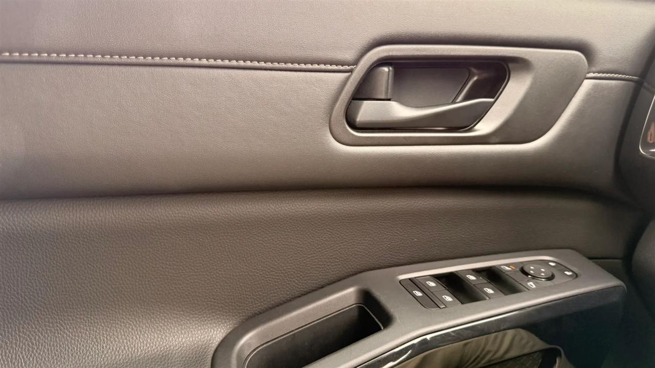 Nissan Pathfinder SV 2024