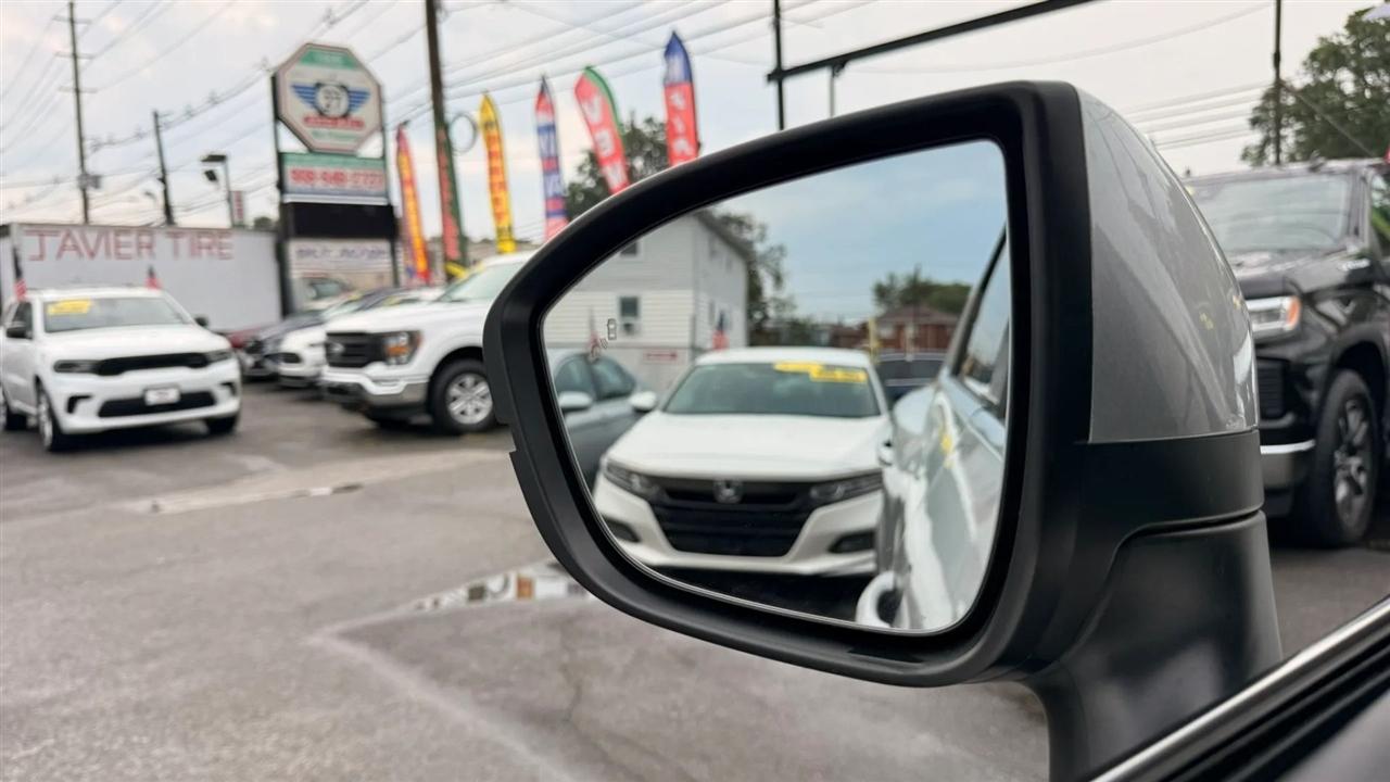 Nissan Pathfinder SV 2024