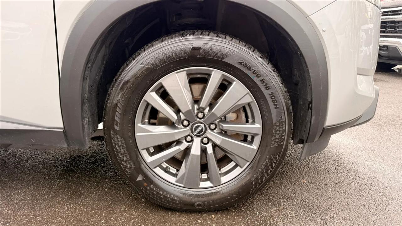 Nissan Pathfinder SV 2024