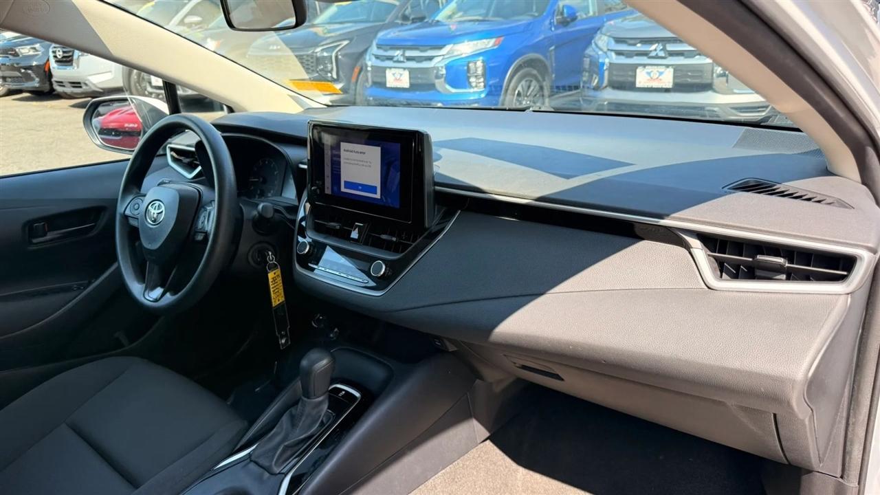 Toyota Corolla LE 2024