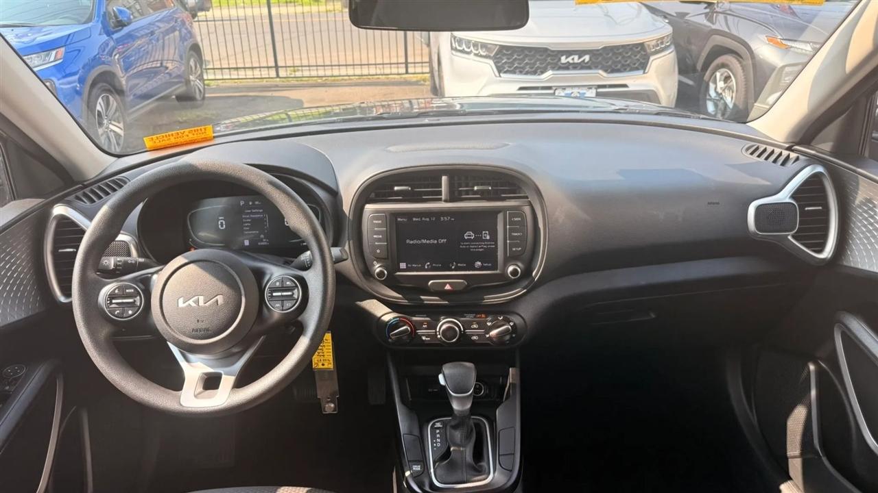 Kia Soul LX CVT 2024