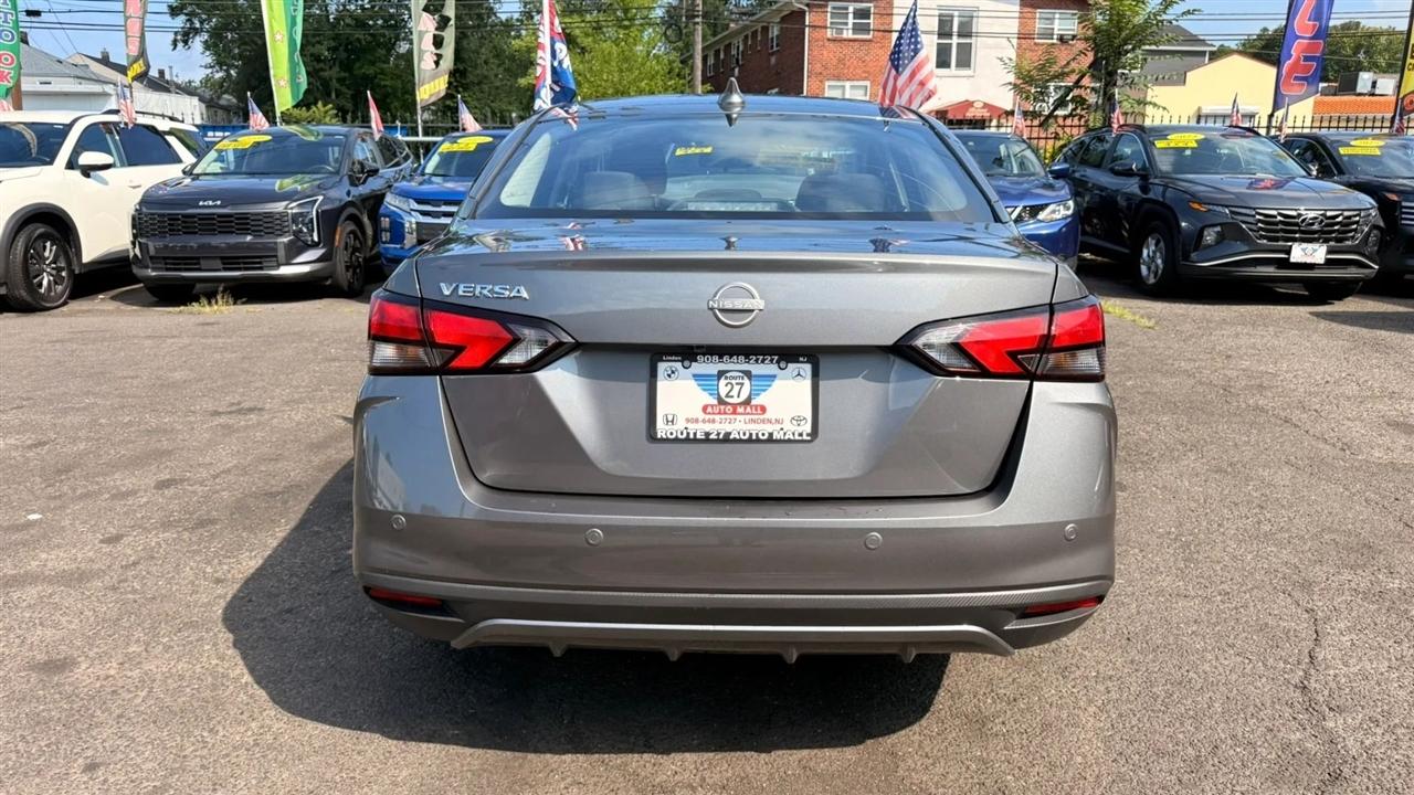 Nissan Versa SV 2025
