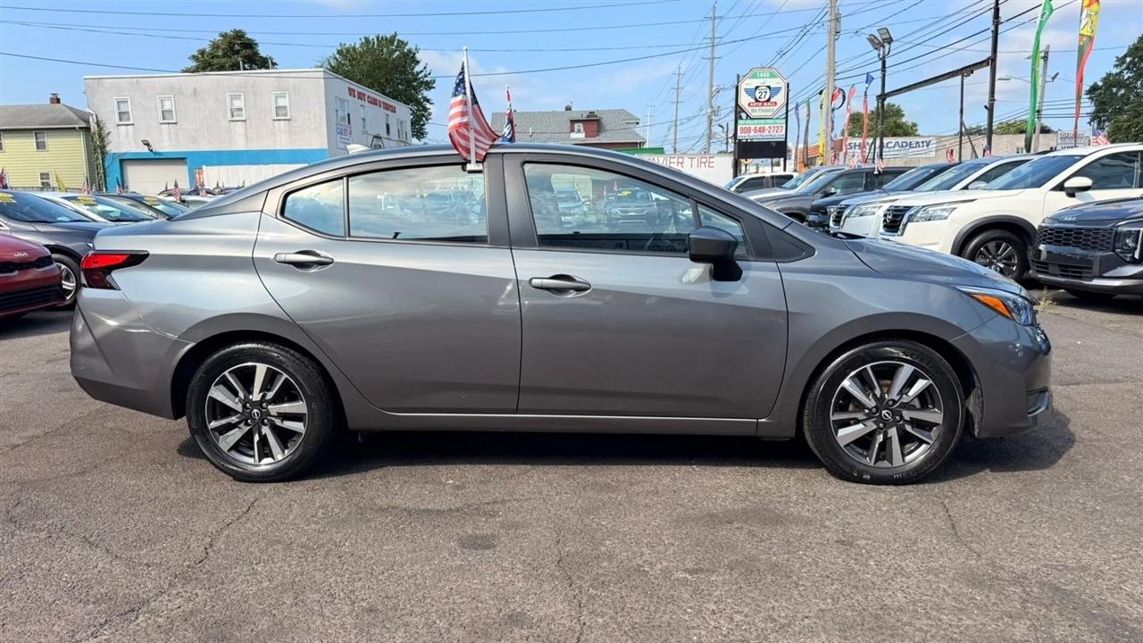 Nissan Versa SV 2025