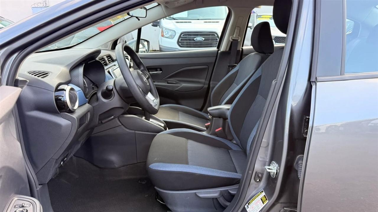 Nissan Versa SV 2025