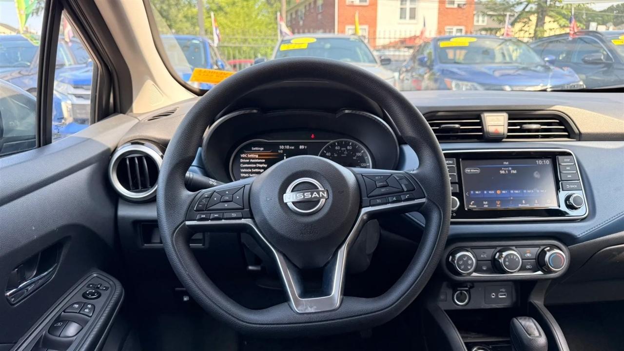 Nissan Versa SV 2025