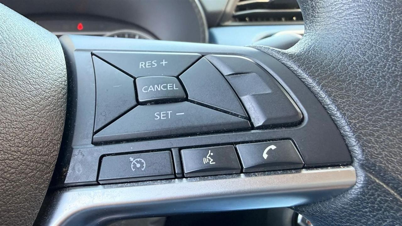 Nissan Versa SV 2025