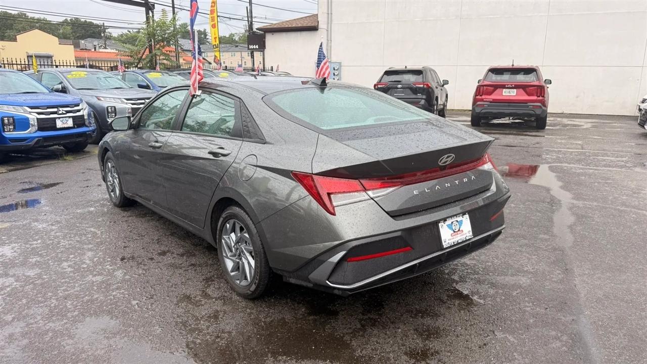 Hyundai Elantra SEL 2024