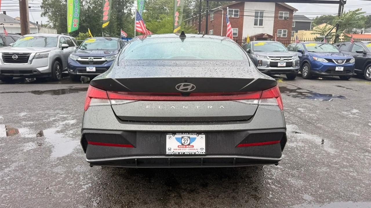 Hyundai Elantra SEL 2024