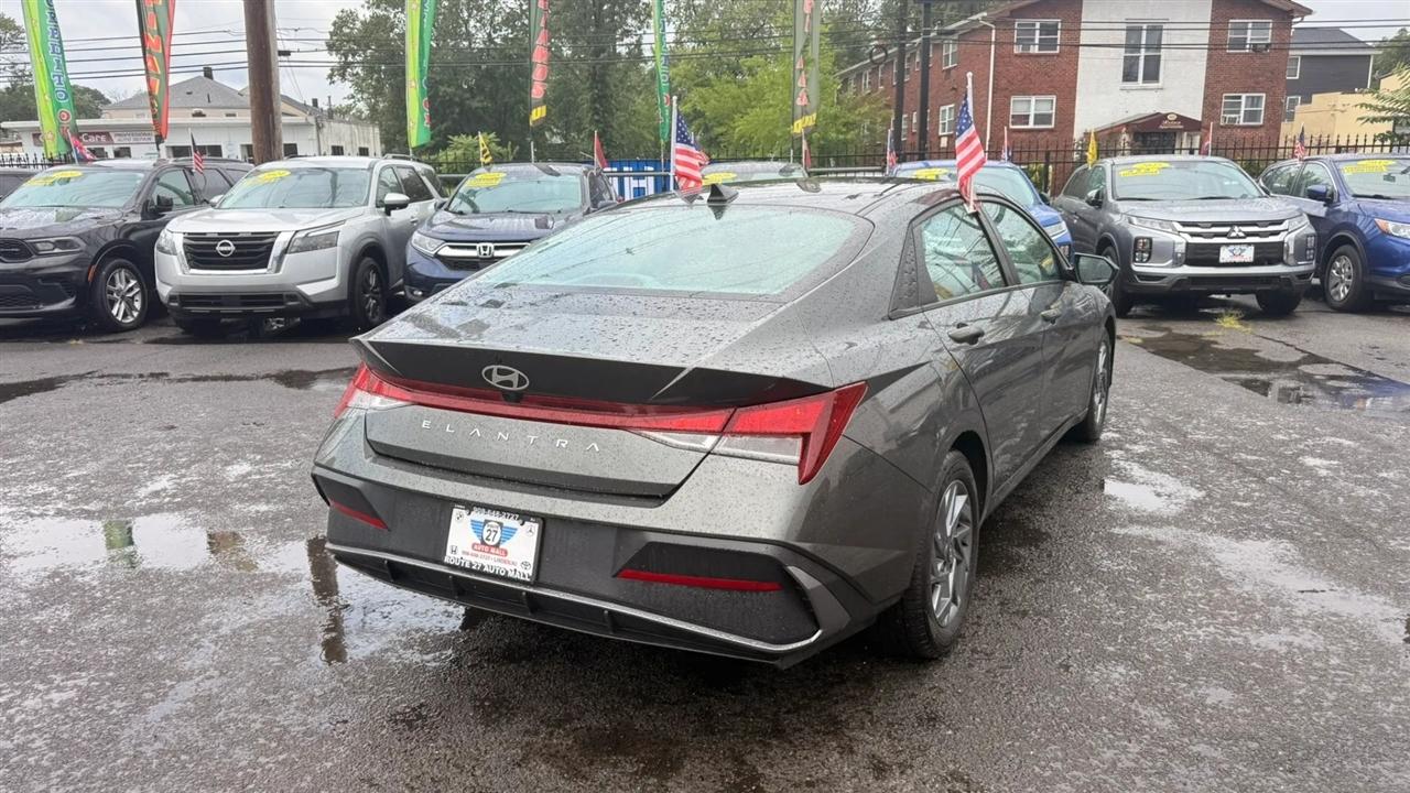 Hyundai Elantra SEL 2024