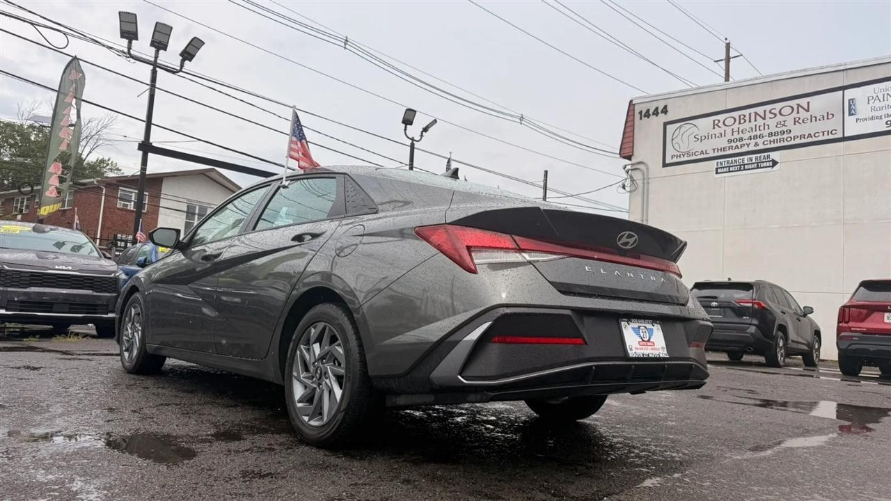 Hyundai Elantra SEL 2024