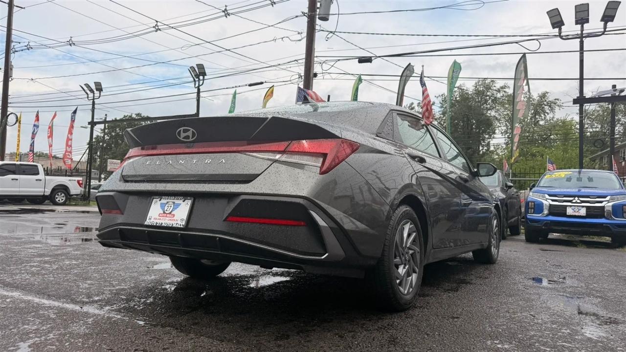 Hyundai Elantra SEL 2024