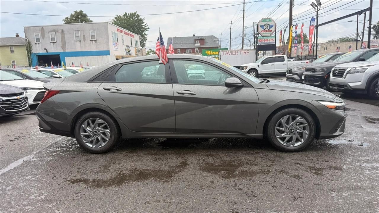 Hyundai Elantra SEL 2024