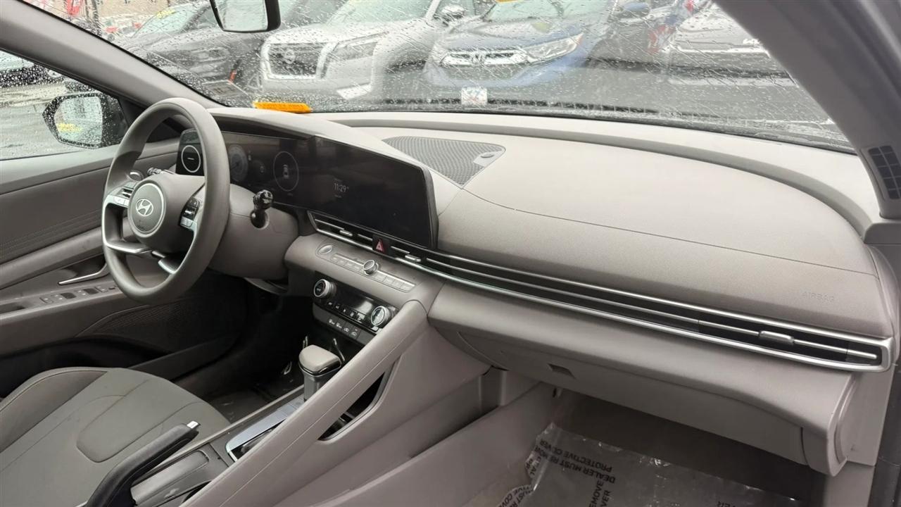 Hyundai Elantra SEL 2024