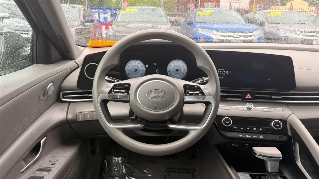 Hyundai Elantra SEL 2024