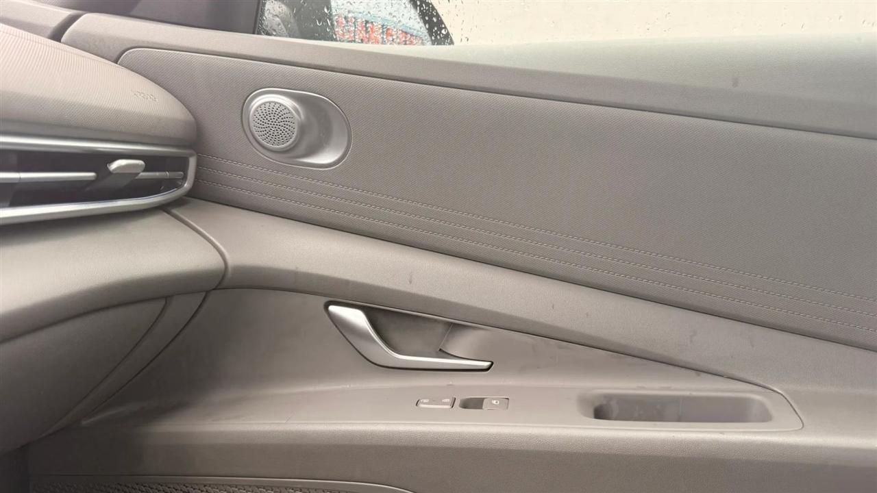 Hyundai Elantra SEL 2024