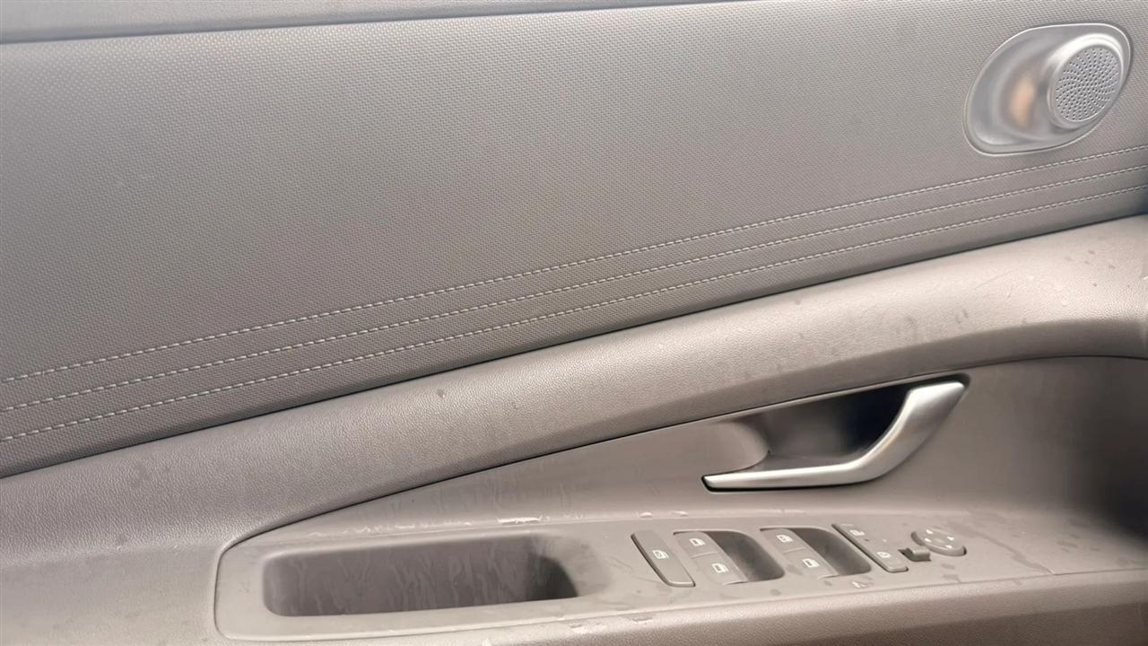 Hyundai Elantra SEL 2024